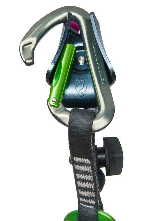 Close up photo of quickdraw in gunmetal Pongoose Climber 700 clipstick head.